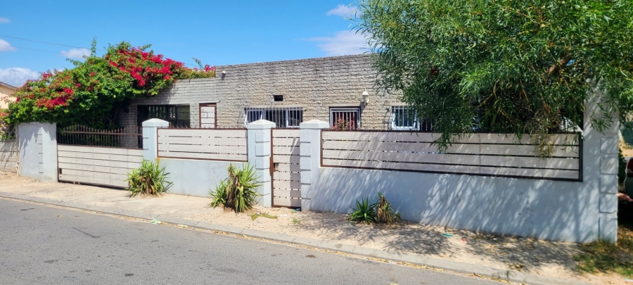 4 Bedroom Property for Sale in Sunbird Park Western Cape